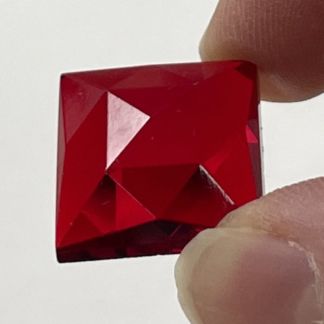 Faceted Square 18mm Jewel - Red FQ18-10