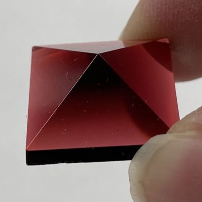 Pyramid Square 18mm Jewel - Cranberry PT18-340