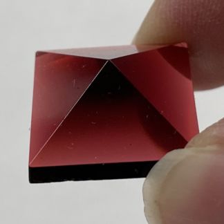 Pyramid Square 18mm Jewel - Red PT18-10